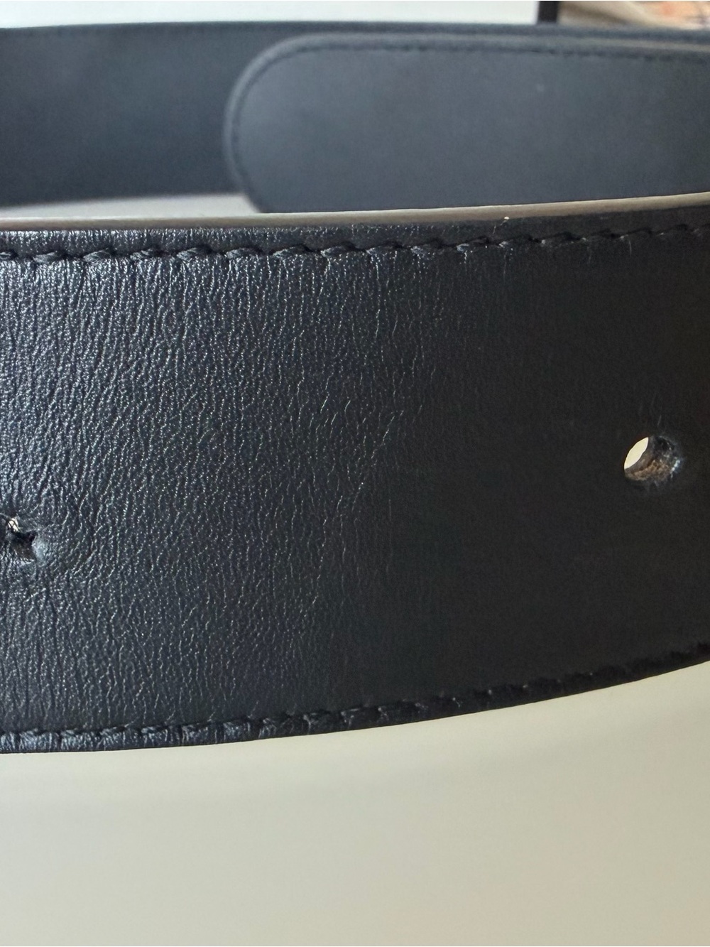 Gucci Black Leather Belt with Gold Double G Buckle - Picture 3 of 6